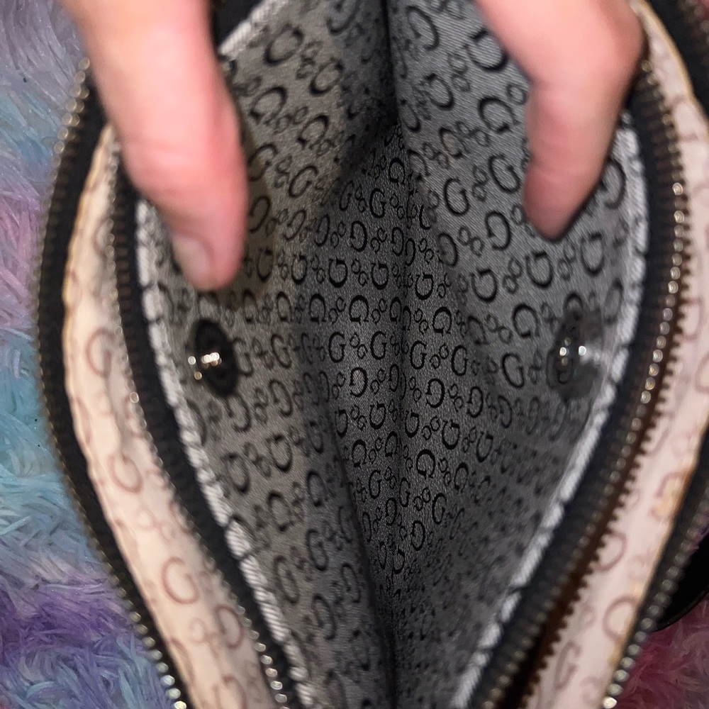 GUESS women’s purse - Picture 6 of 10
